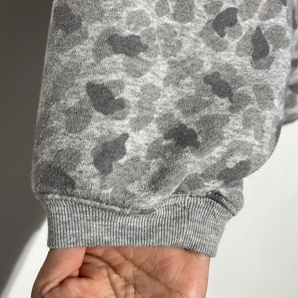 Aerie Grey Leopard Print Raw Hem Oversized Pullover Sweater Size S - Picture 5 of 8